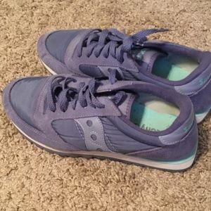 Saucony tennis shoes